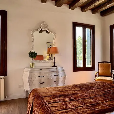 Ca' Angelica Canal View Apartment Venice