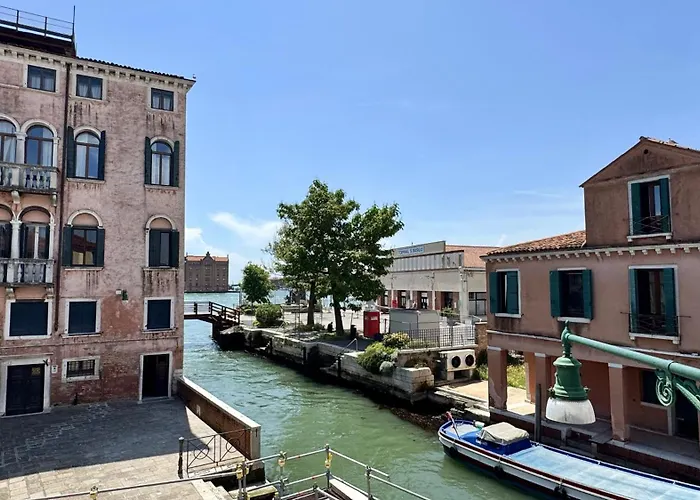 Ca' Angelica Canal View *